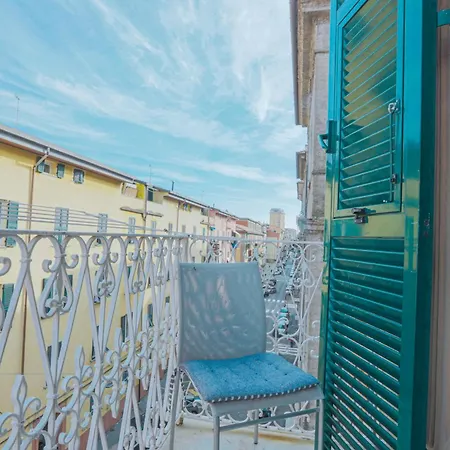 & Chic La Spezia
